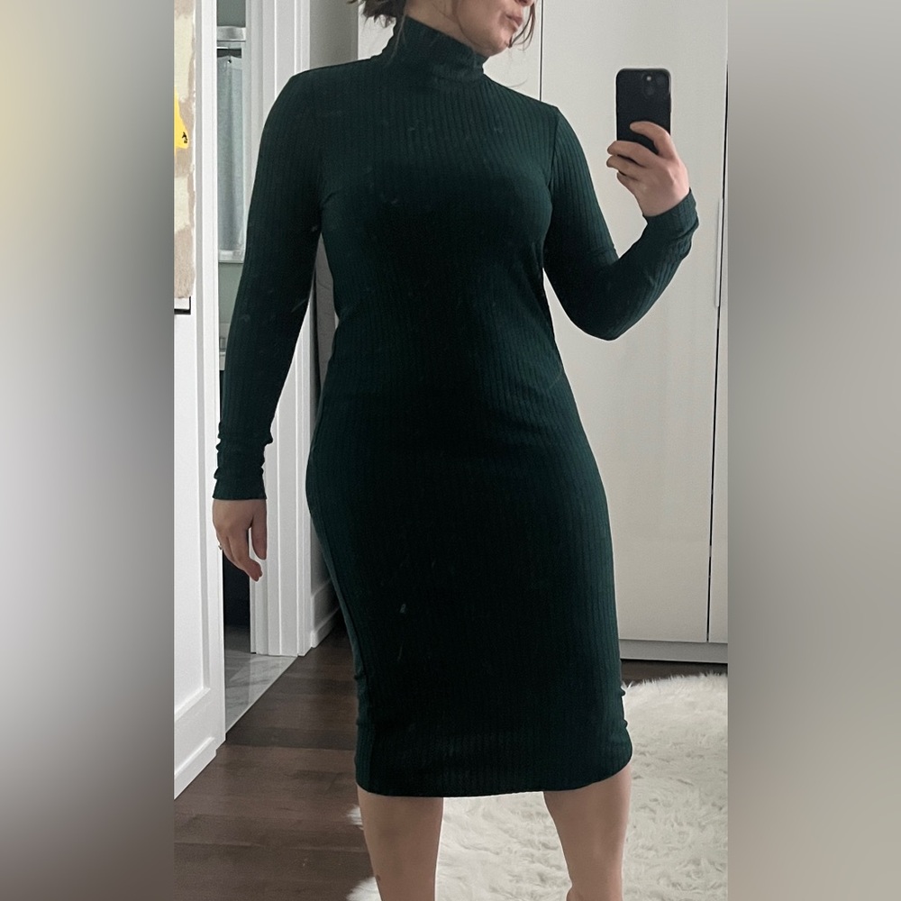 Joe Fresh Ribbed Long Sleeve Midi Dress in Dark Green